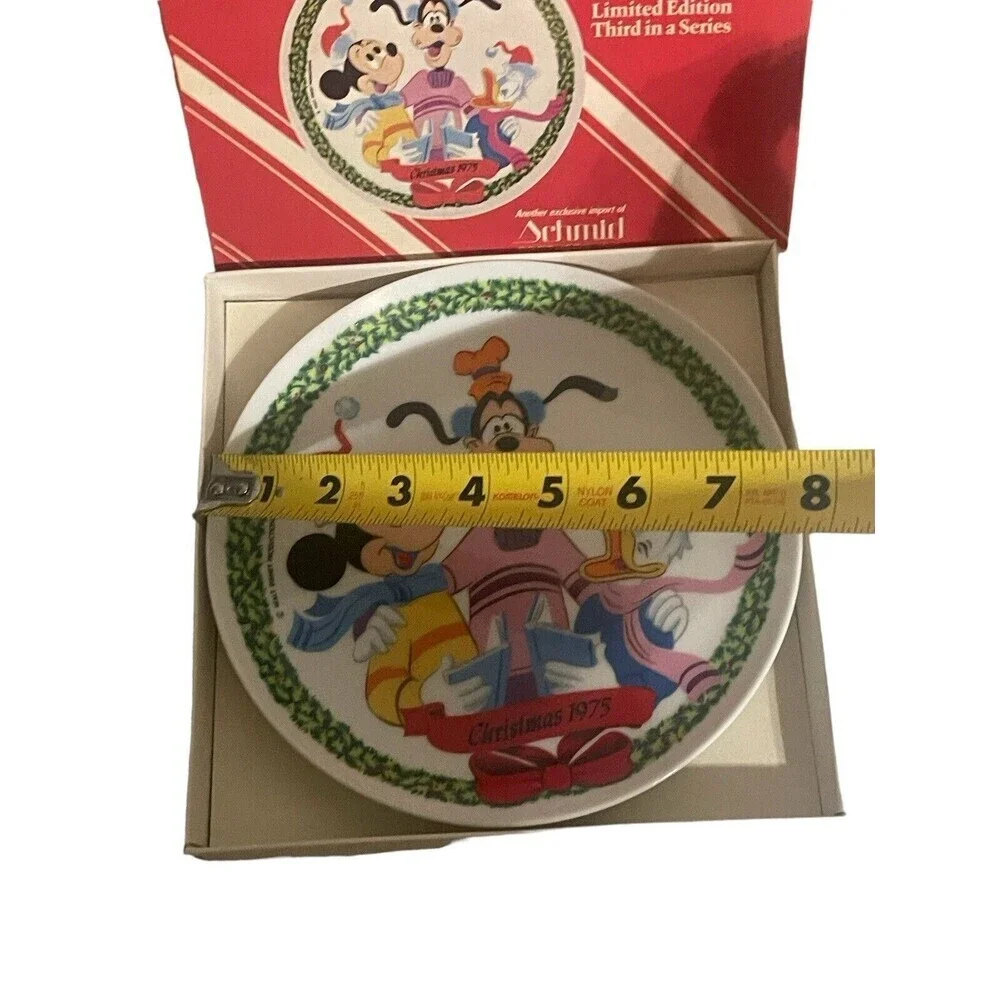 Vintage 1975 Schmid Walt Disney's Christmas Plate Mickey Goofy Donald 7.5